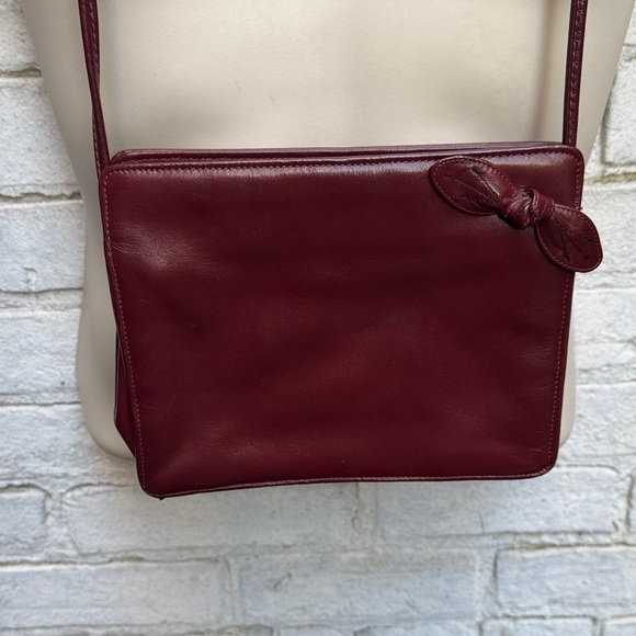 Block Handbags - Chic Burgundy Crossbody Bag